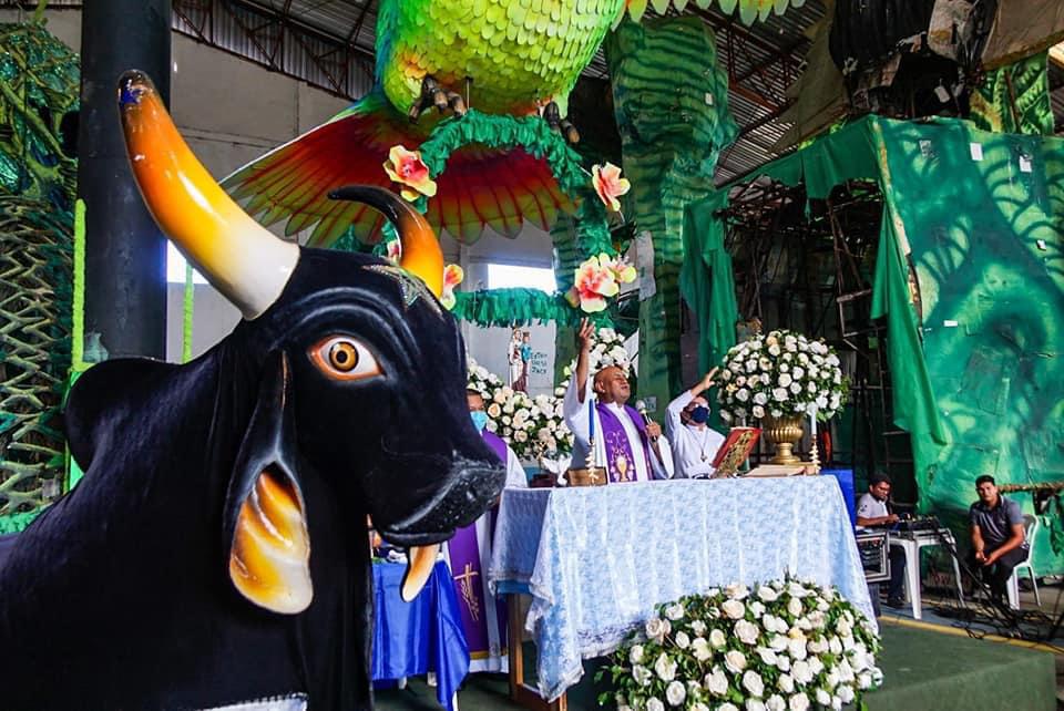 Caprichoso celebra missa para início dos trabalhos nos galpões