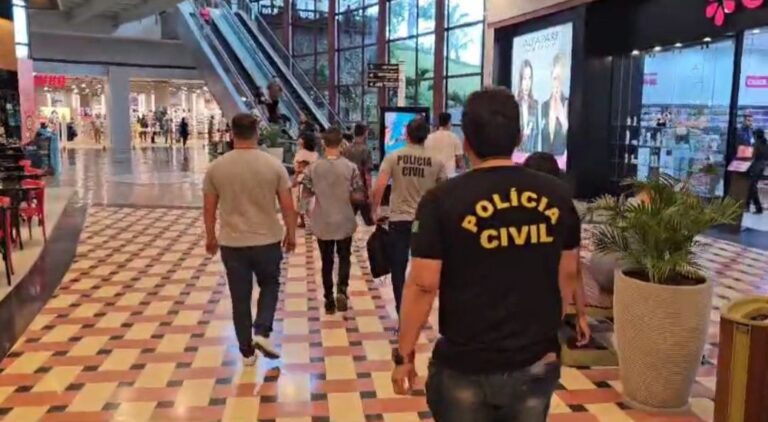 Grupo é preso em shopping de Manaus por suspeita de falsificação de atestados