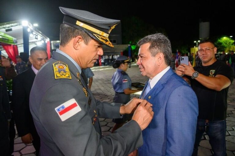 Vice-governador Tadeu de Souza recebe Medalha Tiradentes, mais importante honraria da PMAM