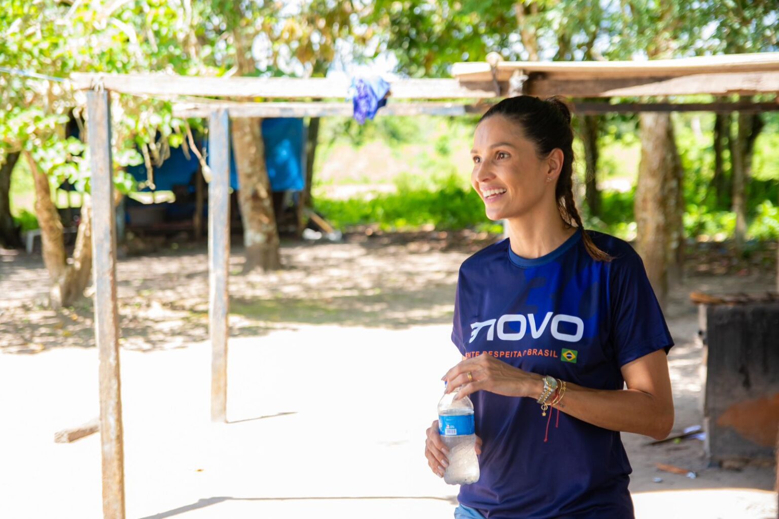 ‘É preciso olhar para as pessoas’; pré-candidata a prefeita, Michele Valadares visita zona rural de Parintins