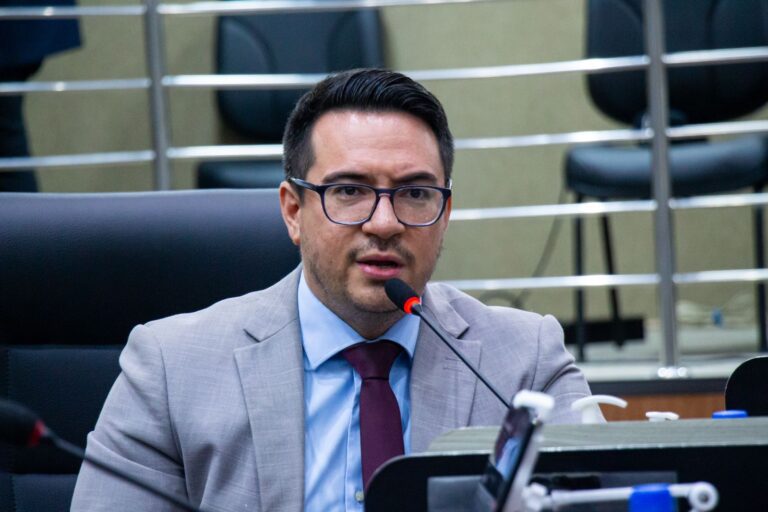 Após cobrança de Rodrigo Guedes, PL de reajuste de servidores da saúde é votado na CMM