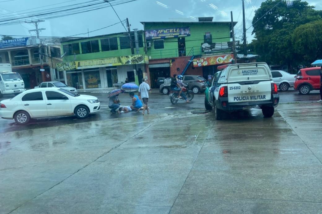 Idosa é vítima de atropelamento em cruzamento de Manaus