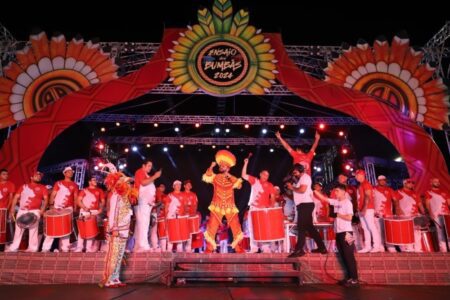 Noite de Batucada reverencia história e tradição do Boi Garantido