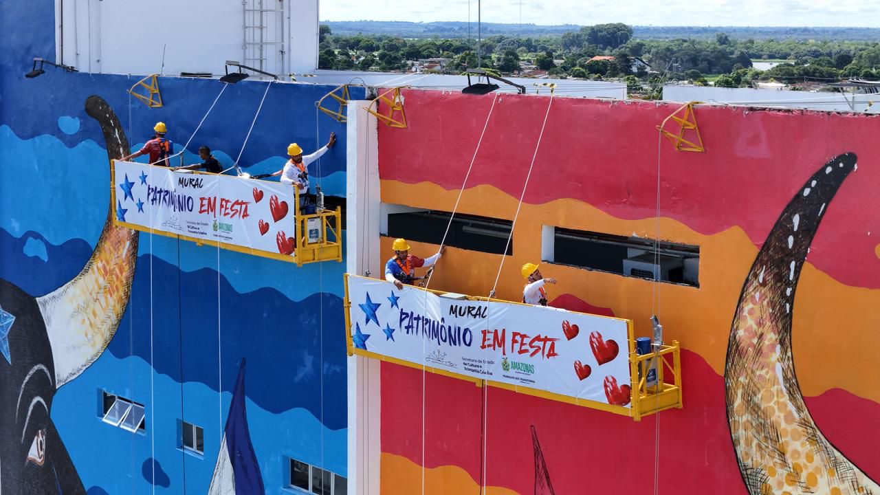 Bumbódromo de Parintins recebe time de artistas para pintura da marca oficial 57º Festival de Parintins