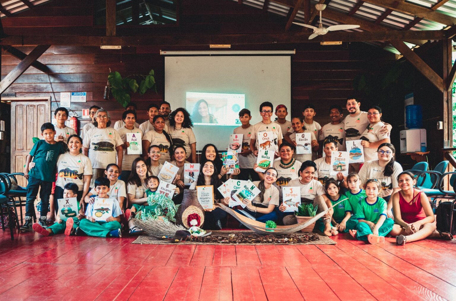 Americanas e FAS oferecem baralho educacional com animais da fauna e da flora para moradores do Amazonas