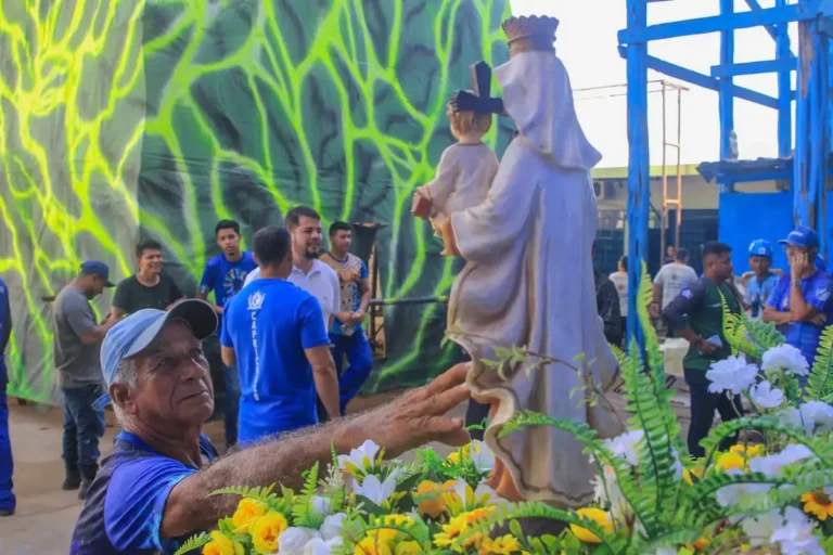 Fé e Tradição: Galpão do Caprichoso recebe Nossa Senhora do Carmo