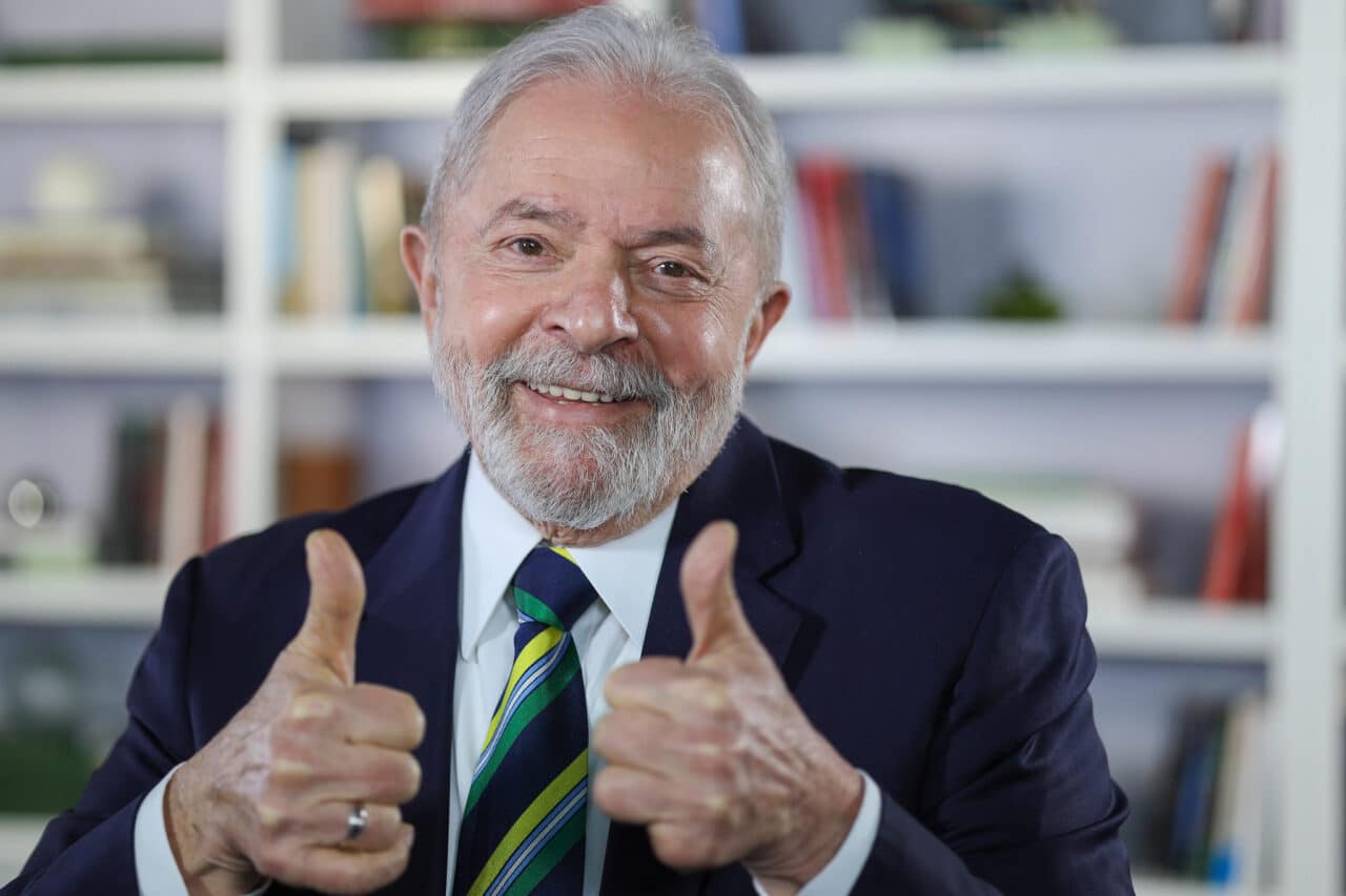 Lula Diz que aumento do salário mínimo torna brasileiro “mais bonitão e mais gordo”