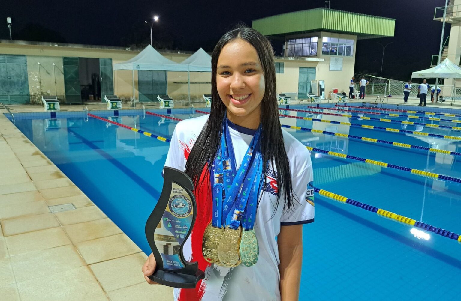 Nadadora do ‘Manaus Olímpica’ fatura 12 medalhas de ouro em Roraima e bicampeonato brasileiro, no Maranhão