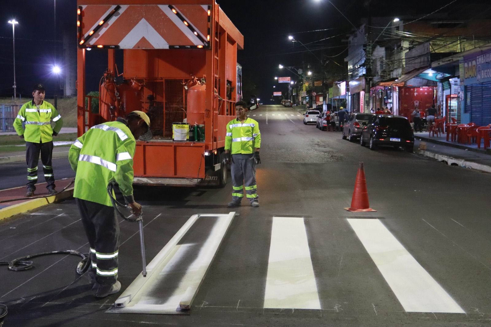 Lóris Cordovil, Constantino Nery e Pedro Teixeira recebem nova sinalização viária