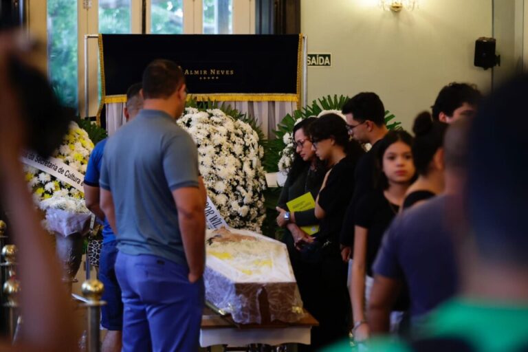 Velório de Márcio Souza é realizado no Centro Cultural Palácio Rio Negro em Manaus