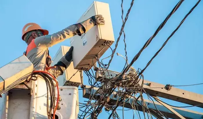 Justiça Federal suspende instalação de medidores aéreos de energia em Manaus