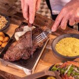 No Dia do Nordestino, Cachaçaria do Dedé do Parque 10 é opção para saborear pratos com carne de sol e outras delícias