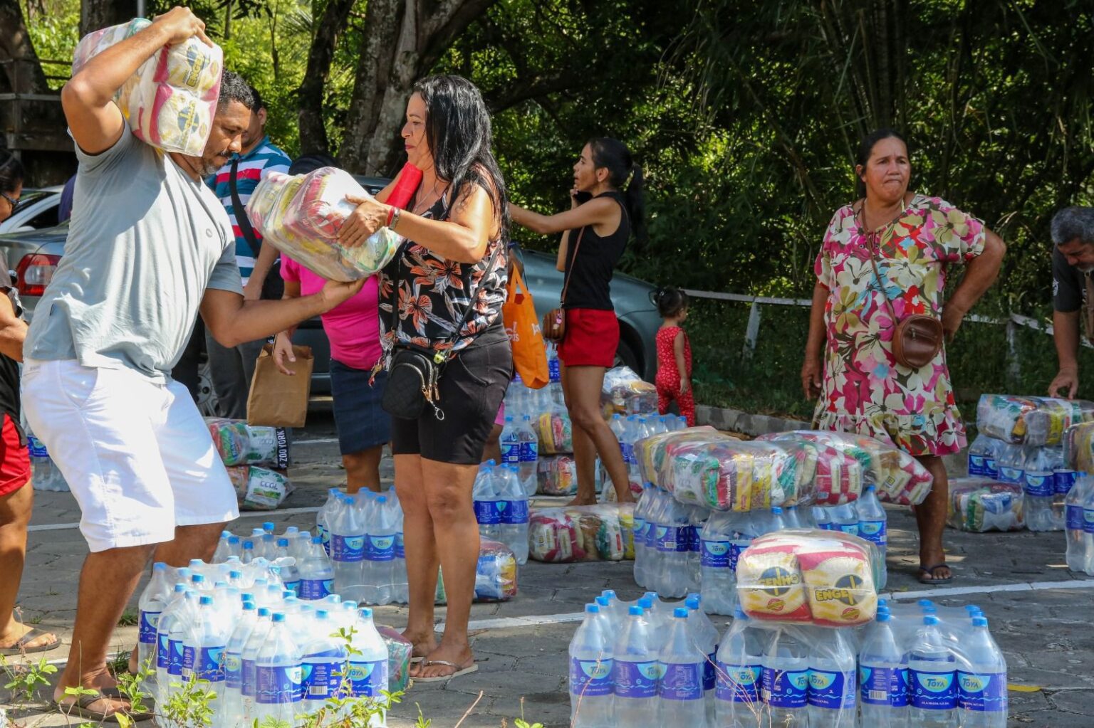 Cerca de 2,8 mil famílias de Manaus serão beneficiadas pela segunda etapa da operação ‘Estiagem 2024’ da prefeitura