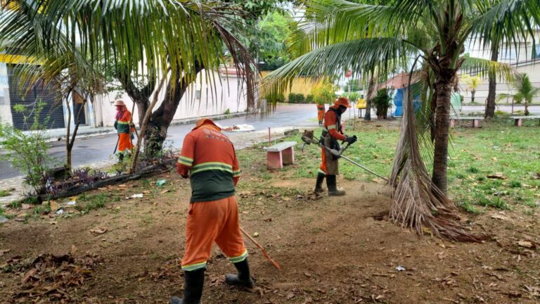 Avenida Bartolomeu Bueno recebe mutirão de limpeza da prefeitura