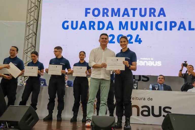 Prefeito David Almeida forma 230 candidatos aprovados no curso de formação da Guarda Municipal