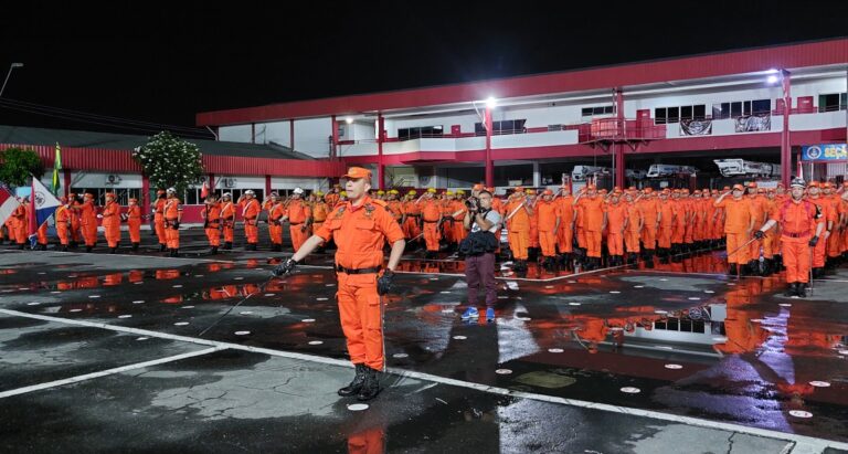 Corpo de Bombeiros do Amazonas celebra 26 anos de emancipação e entrega comendas a autoridades