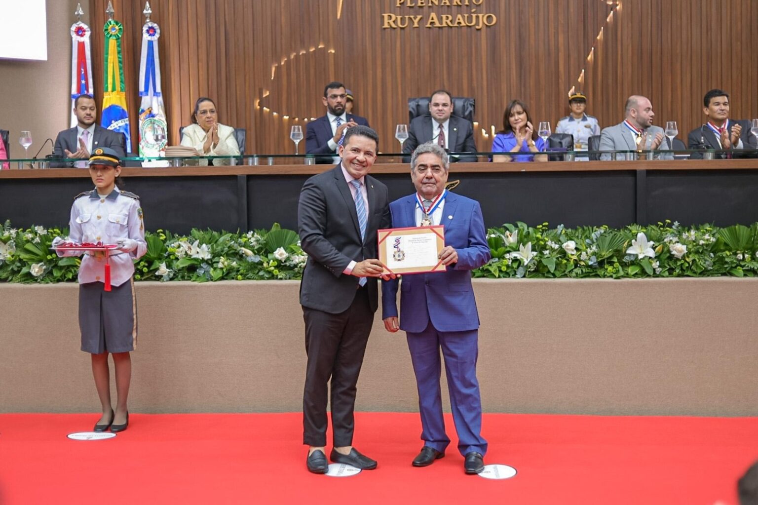 Delegado Péricles entrega a Medalha do Mérito Legislativo ao empresário Martins Rabelo