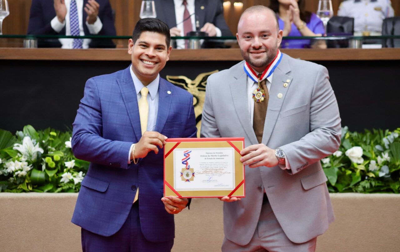 Deputado Mário César Filho concede ao deputado federal Fausto Vieira dos Santos Júnior a Medalha do Mérito Legislativo 2024