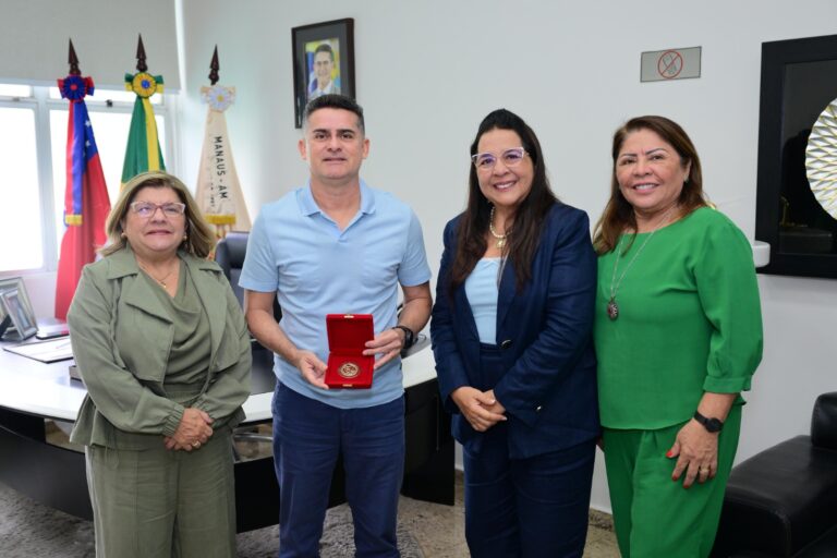 Prefeito David Almeida recebe visita de cortesia da procuradora-geral do MP-AM