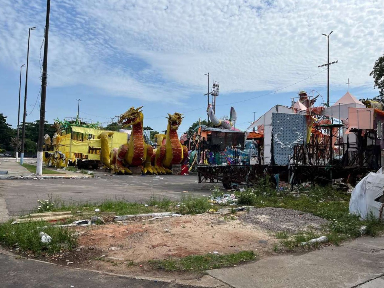 MP do Amazonas investiga descarte irregular de resíduos na Avenida do Samba