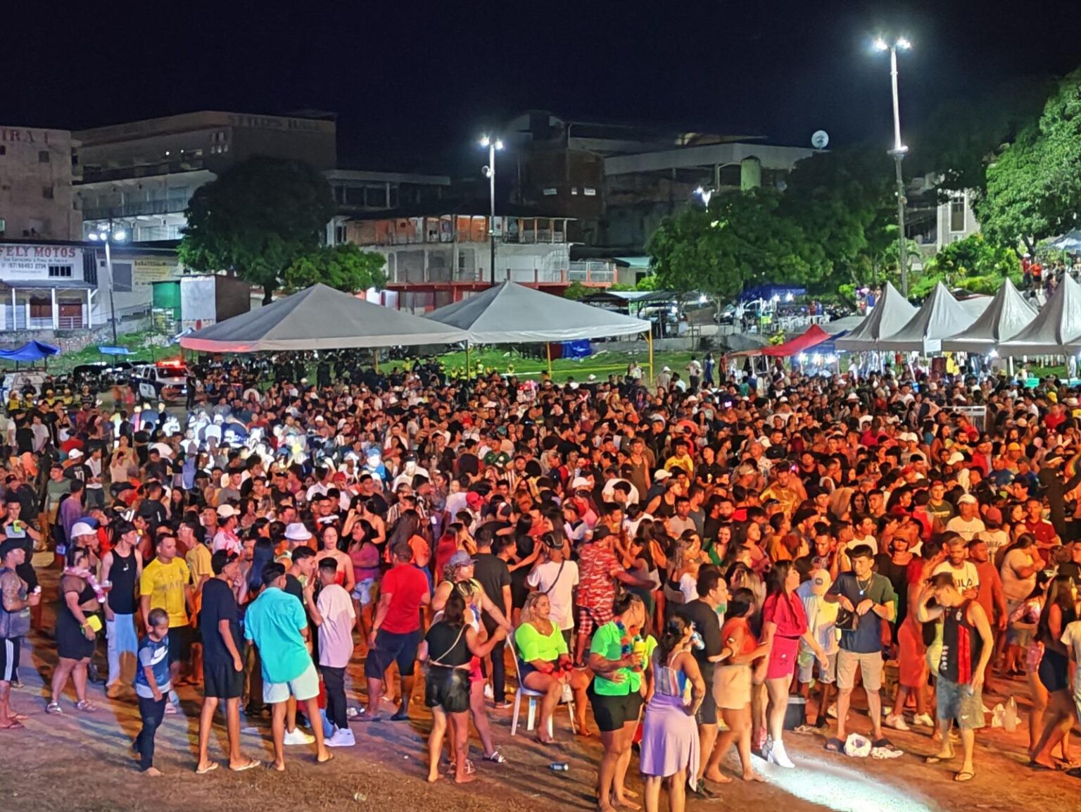 Escolha da corte do Carnaval 2025 em Tefé agita a cidade neste sábado