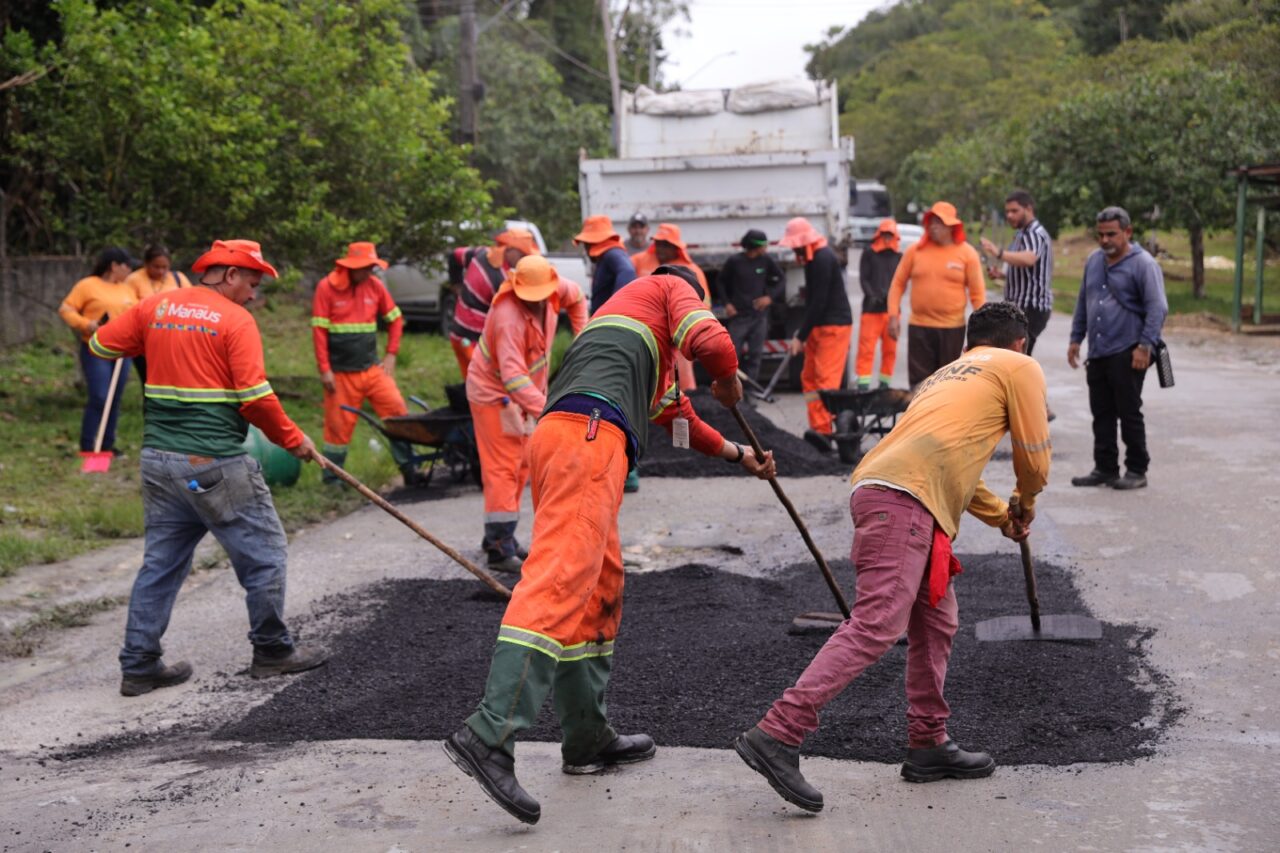 Moradores do ramal do Brasileirinho comemoram serviço de asfalto realizado pela Prefeitura de Manaus