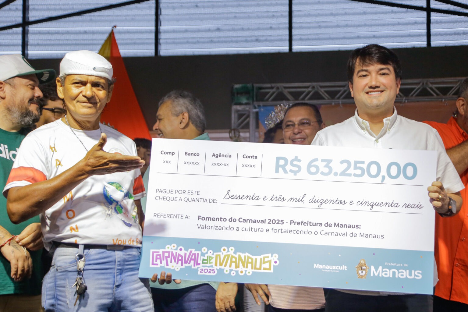 Prefeito David Almeida entrega fomento às escolas de samba e amplia investimentos no Carnaval 2025