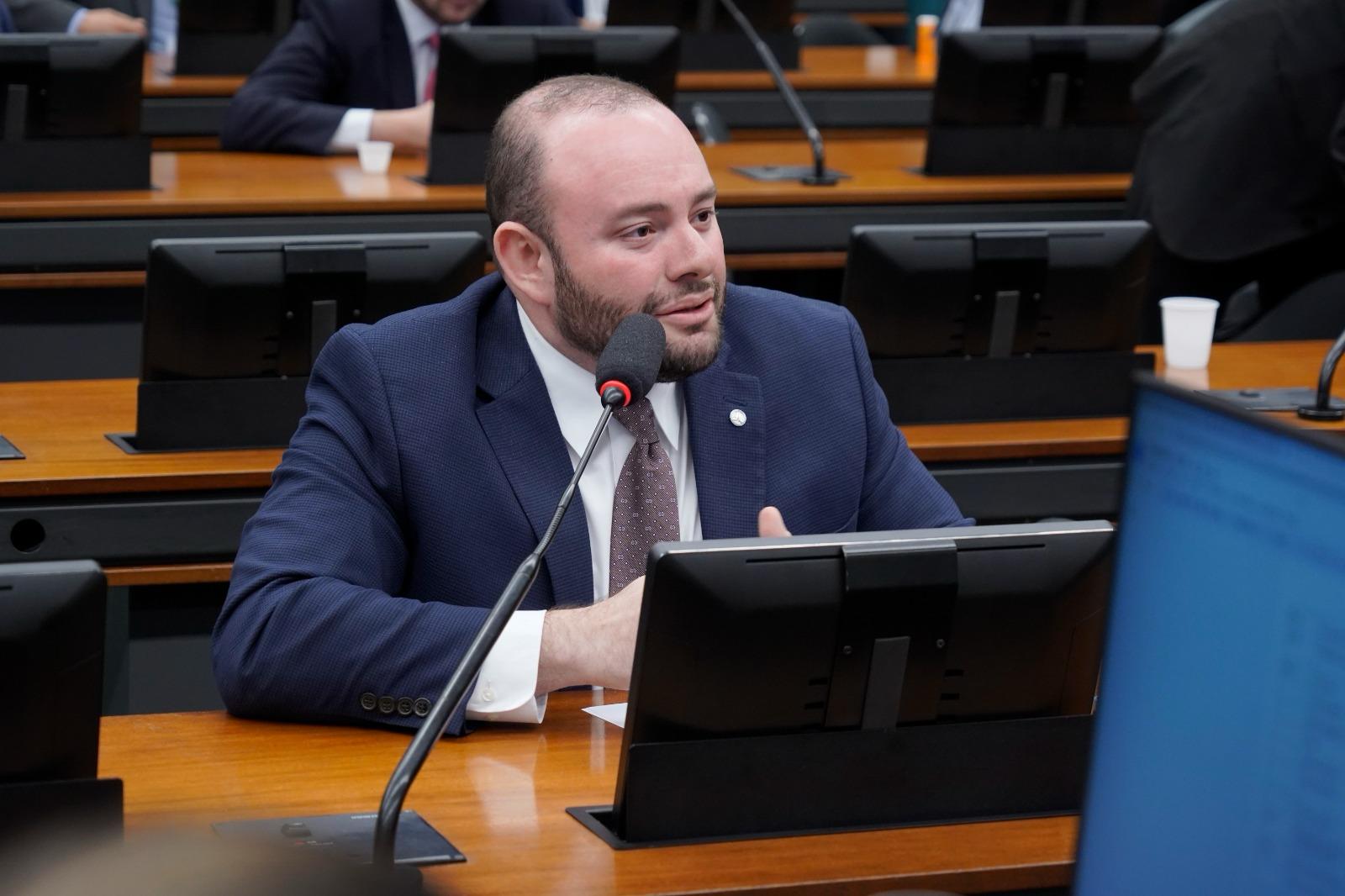 Deputado Fausto Santos Jr. critica burocracia ambiental e cobra desenvolvimento na Amazônia