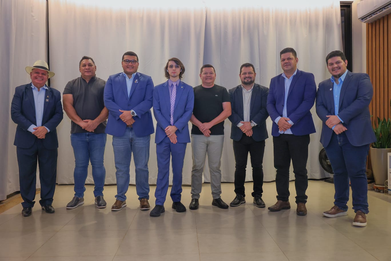 Jantar com prefeitos de Barcelos, Lábrea, Borba e outras cidades reforça apoio de Amom ao interior do Amazonas