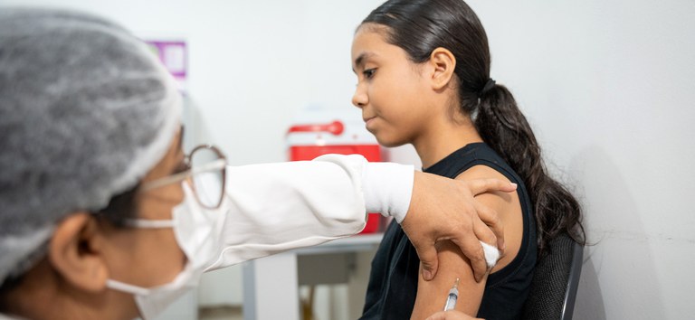 Ministério da Saúde lança estratégia para vacinar 60,2 mil jovens contra o HPV no Amazonas