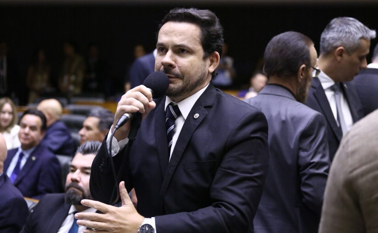 Capitão Alberto Neto cobra ministro das Comunicações sobre publicidades bilionárias do Governo Federal - Portal Remador
