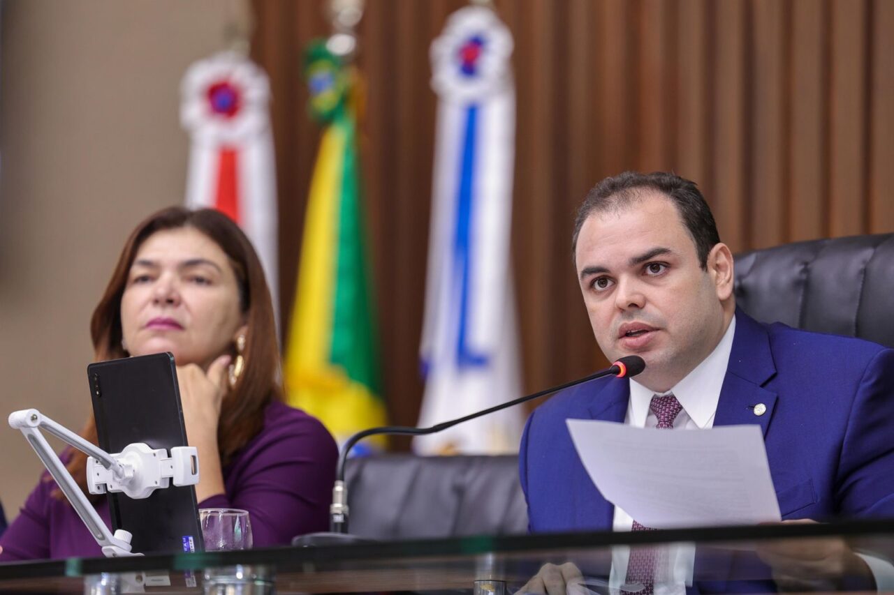 Presidente da Aleam, Roberto Cidade comanda votação que apreciou 21 matérias legislativas - Portal Remador