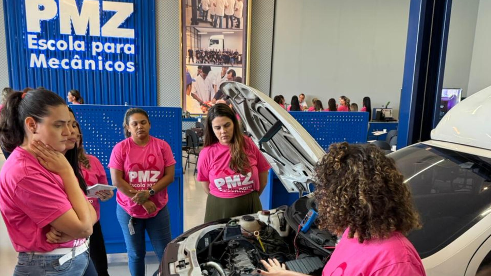 PMZ oferece curso de mecânica para mulheres no Dia Internacional da Mulher em Manaus