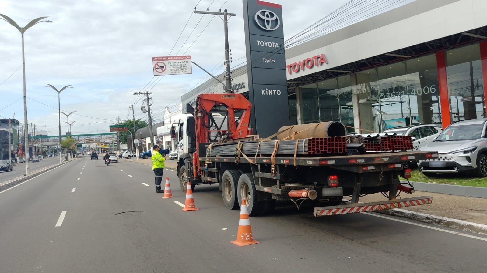 Rosivaldo Cordovil destaca fiscalização de veículos pesados na Avenida Constantino Nery