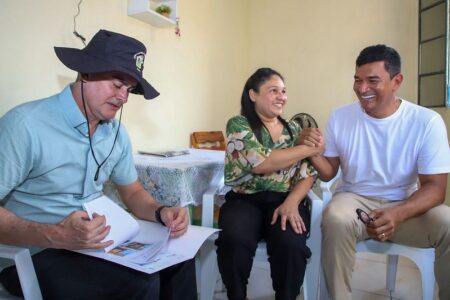 Prefeito David Almeida entrega 15 moradias reformadas pelo programa ‘Casa Manauara’ na comunidade Rio Piorini