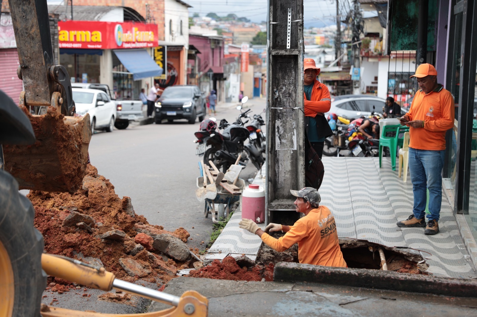Prefeitura de Manaus atua na modernização de tubulação em concreto armado no bairro Nova Esperança