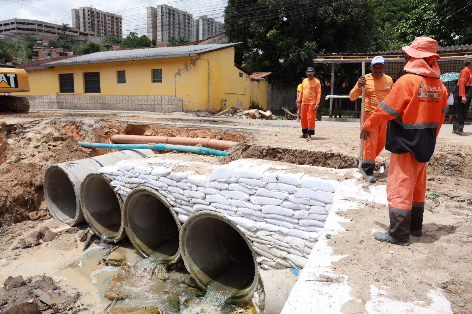 Prefeitura de Manaus recupera drenagem profunda e realiza contenção com rip-rap na comunidade Vale do Sinai