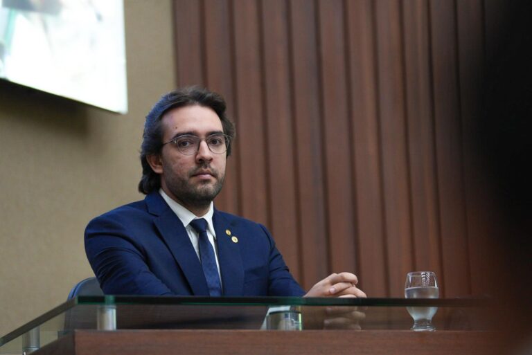 Deputado Thiago Abrahim apresenta projetos na Aleam para fortalecer a Saúde no Amazonas