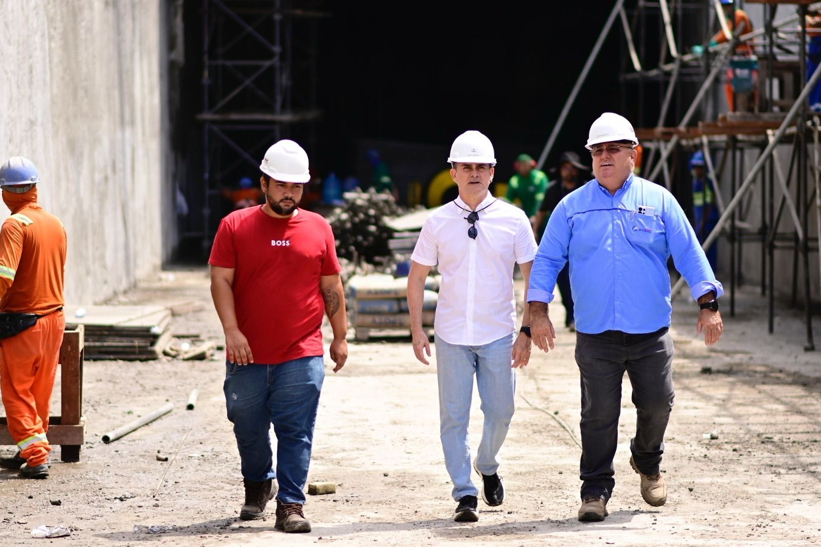 Prefeito David Almeida vistoria avanço das obras do complexo viário Rei Pelé na zona Leste