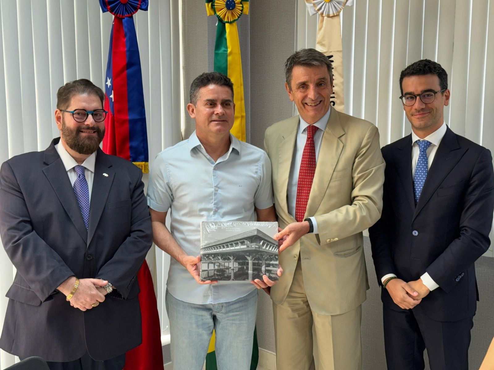 Prefeito David Almeida recebe cônsules e embaixador no Centro de Cooperação da Cidade e fortalece laços internacionais