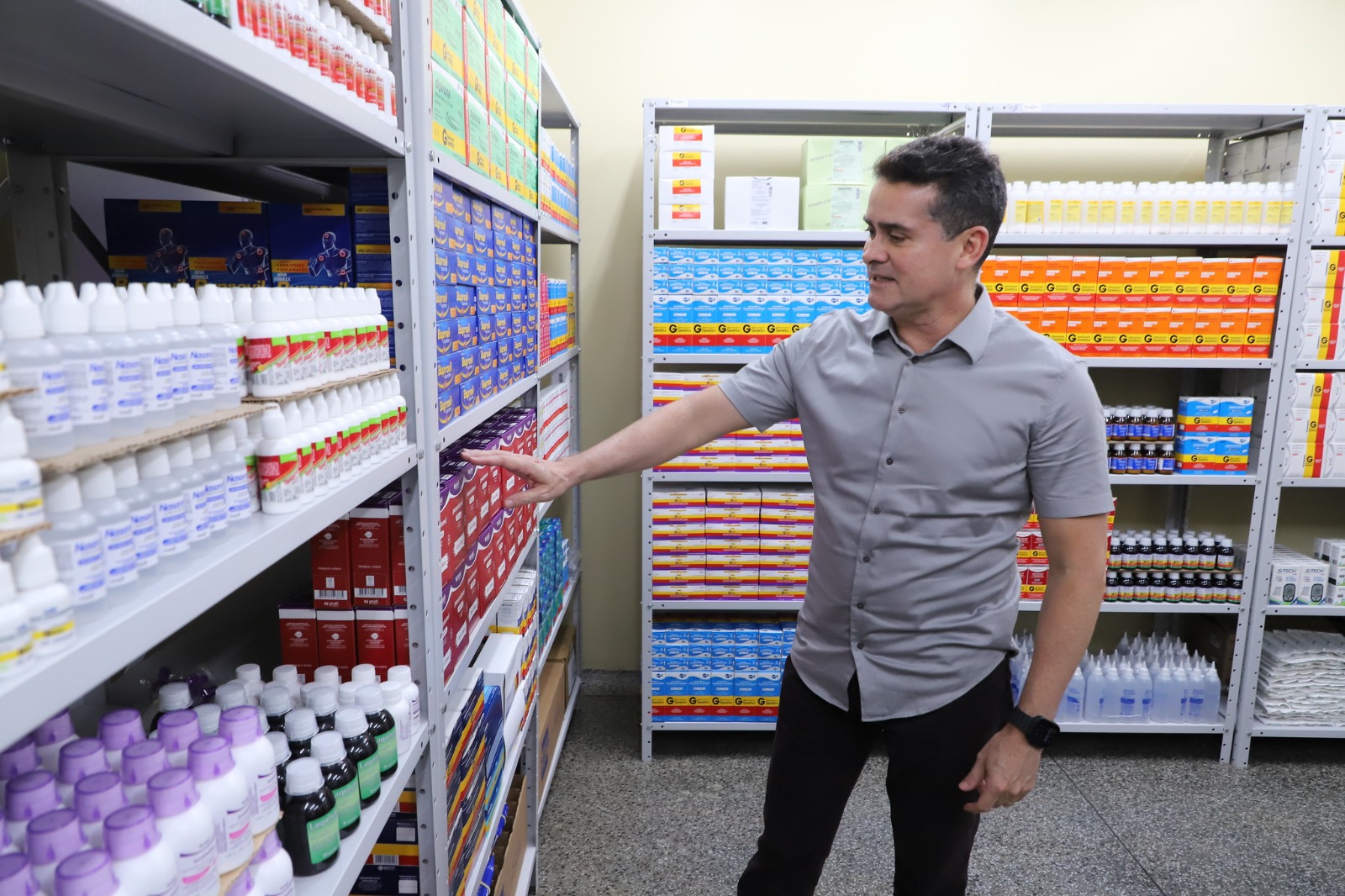 David Almeida entrega maior UBS de Manaus e celebra 100 obras na saúde