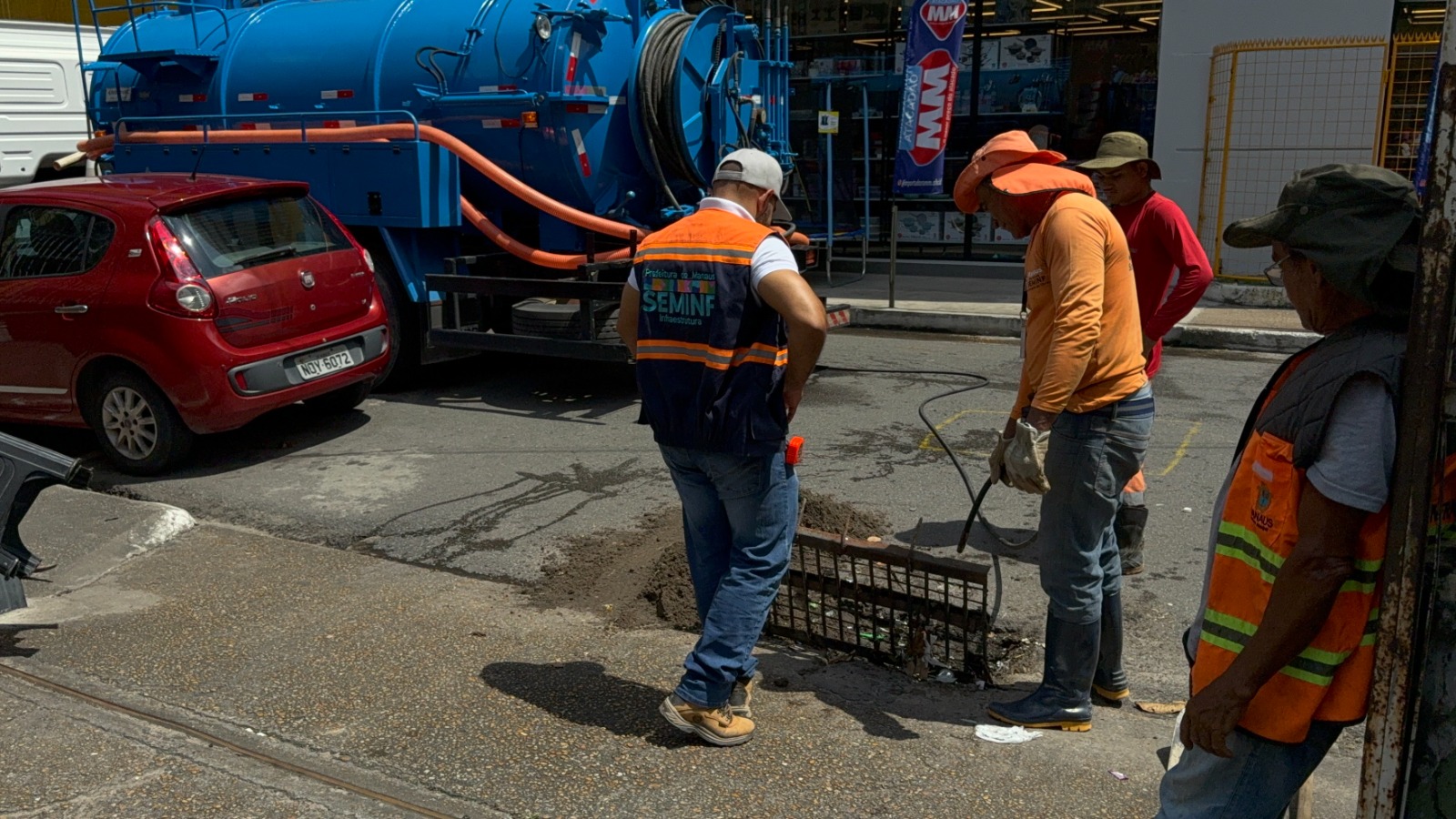 Prefeitura de Manaus realiza recuperação de rede de drenagem no centro histórico da capital