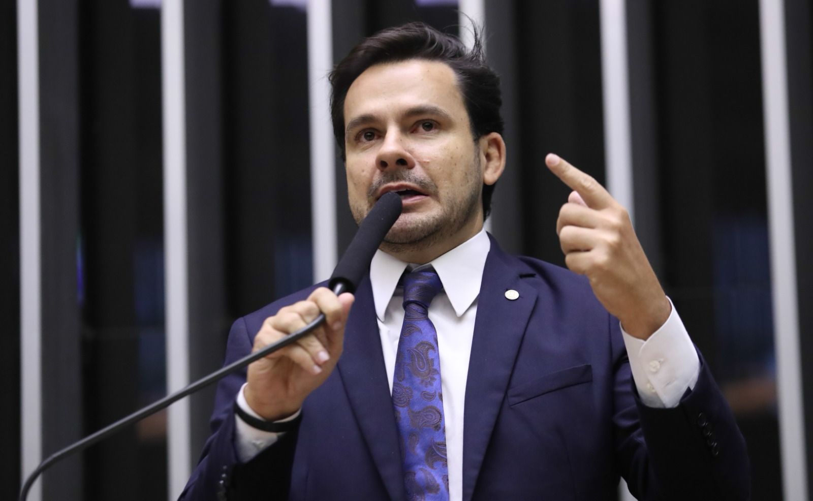 Capitão Alberto Neto cobra explicações de descontos indevidos do INSS desde julho do ano passado