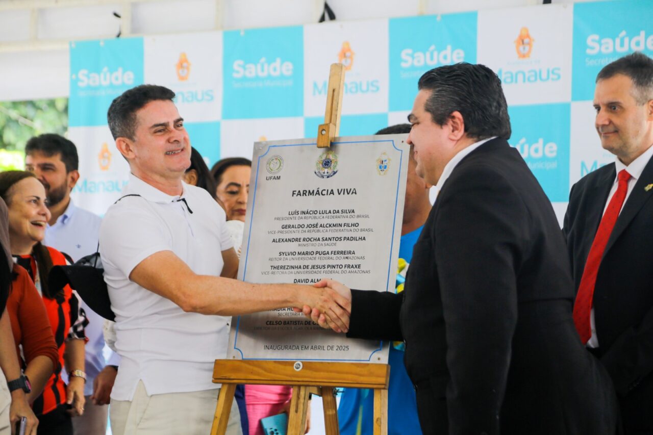 David Almeida inaugura "Farmácia Viva" em Manaus para produção de medicamentos naturais em parceria com a Ufam