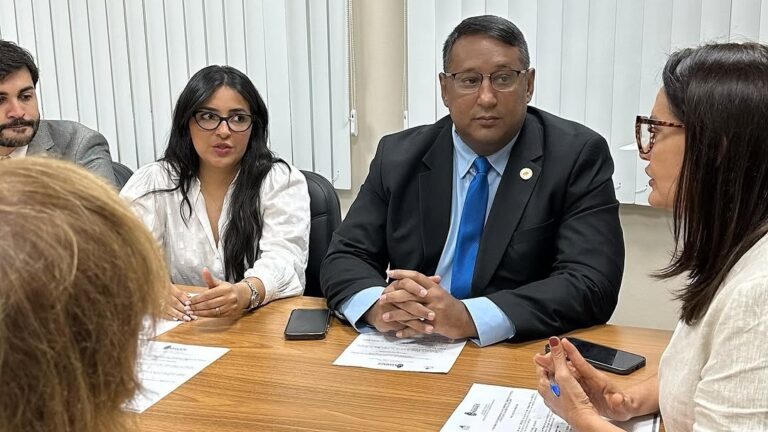 Vereador Ivo Neto reforça compromisso com os direitos das mulheres durante reunião da Comissão na CMM