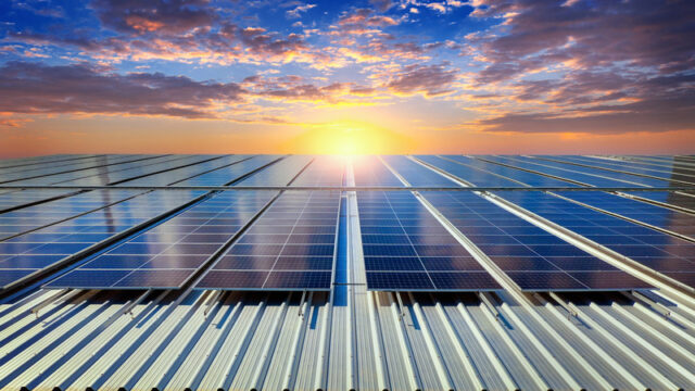  Energia solar fica 3% mais barata no 2º trimestre; veja os estados com menor custo para instalar o sistema em casa