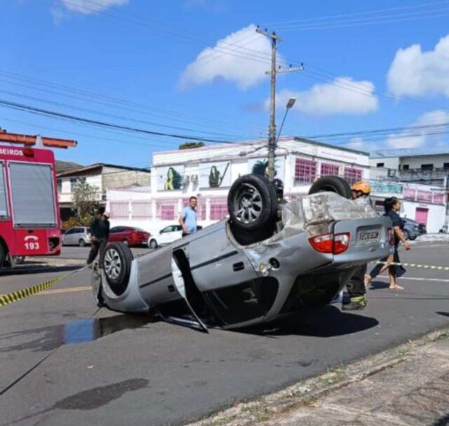 Acidente com capotamento deixa dois feridos na zona sul de Manaus nesta sexta-feira
