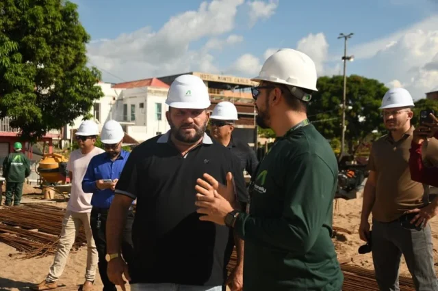 Prefeito Nicson Marreira acompanha obras de revitalização da orla de Tefé