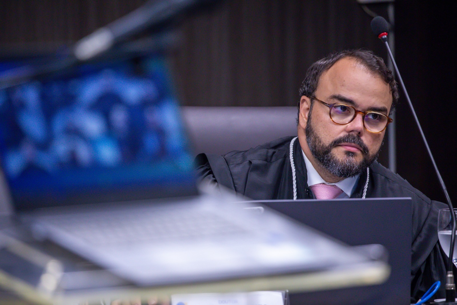 Justiça Eleitoral do Amazonas julga primeiro caso de IA em campanha e mantém condenação em Envira