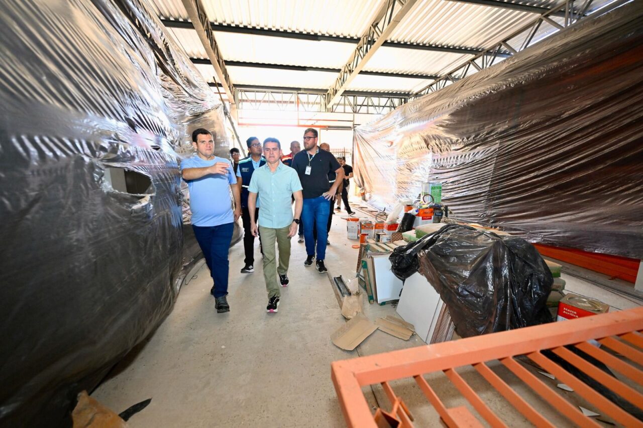 Prefeito David Almeida vistoria construção da nova praça de alimentação da feira da Manaus Moderna Prefeito David Almeida vistoria construção da nova praça de alimentação da feira da Manaus Moderna